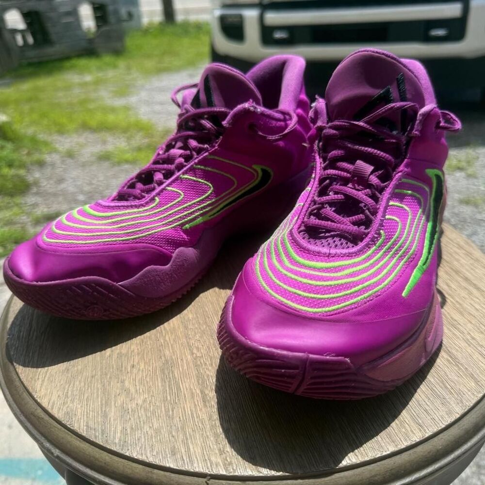 Nike Men's Pink and Purple Trainers